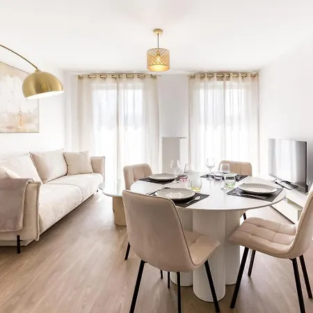 Escapade Urbaine Cdg Paris A Deux Pas Appartamento Le Blanc-Mesnil