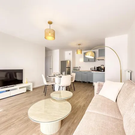 Appartamento Escapade Urbaine Cdg Paris A Deux Pas *